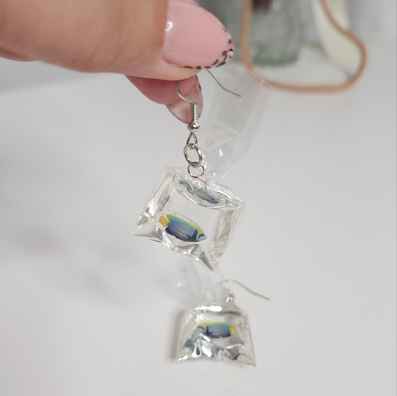 NEW‼️Fish Bag Earrings - Picture 5 of 6